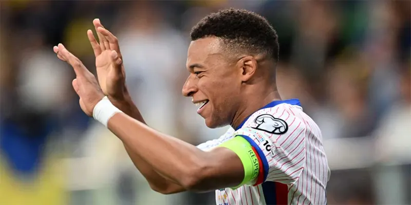 Kylian Mbappé: Speed, Skill, and Football Stardom Rising